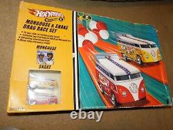 2005 Hot Wheels Classics Mongoose and Snake Volkswagen Drag Bus Race Set Sealed