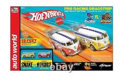 Auto World 13' Hot Wheels Snake vs Mongoose Manual Slot Drag Set HO Scale