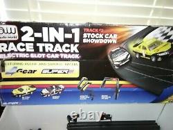 Auto World 2 In 1 Race Track Drag Race and Stock Car Race Track