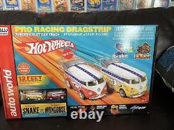 Auto World SRS340 13' Hot Wheels Snake vs Mongoose Manual Slot Drag Set HO Scale