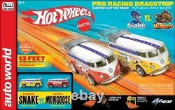 Auto World SRS340 HO 13' Hot Wheels Snake vs Mongoose Drag Slot Race Set