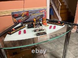 DON'T-B- SCARED! (RARE) HW DOUBLE SCARE SPEEDWAY DRAG RACE SET WithNEAR MINT CAR