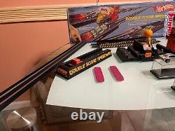 DON'T-B- SCARED! (RARE) HW DOUBLE SCARE SPEEDWAY DRAG RACE SET WithNEAR MINT CAR