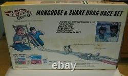 HOT WHEELS SEALED SNAKE & MONGOOSE DRAG RACE SET with2 VW DRAG BUSES (BOX DAMAGE)