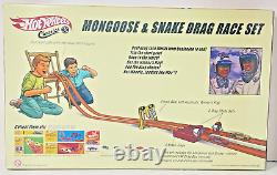 Hot Wheels Classics Mongoose & Snake VW Drag Bus Race Set J4225 2005 164 NEW