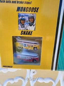 Hot Wheels Classics Mongoose & Snake VW Drag Bus Race Set J4225 NRFB 2005 164