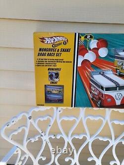 Hot Wheels Classics Mongoose & Snake VW Drag Bus Race Set J4225 NRFB 2005 164