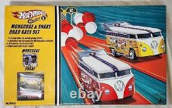 NEW 2005 Hot Wheels Classics SNAKE & MONGOOSE VW VOLKSWAGEN DRAG BUS Race Set