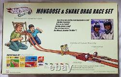 NEW 2005 Hot Wheels Classics SNAKE & MONGOOSE VW VOLKSWAGEN DRAG BUS Race Set