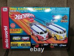 NEW Auto World SRS340 4 GEAR VW Drag Bus Snake vs Mongoose HO Slot Cars Set