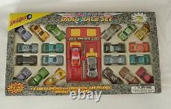 New Toy Vintage 23 Piece Die Cast Car Launcher Drag Race Turbo Set Road Gear