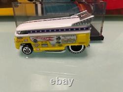 There's A Snake On The Bus! Nm Mattel Hw Classics Mongoose & Snake Drag Bus Set