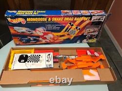 À la poursuite d'une oie ! Ensemble de course de dragsters Mongoose & Snake Hot Wheel de Mattel d'occasion