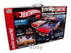 AW Auto World 13' Hot Wheels Slot Drag Race Set can be translated to French as 'Ensemble de course de dragsters à fente AW Auto World 13' Hot Wheels'.
