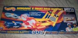 En français, le titre serait traduit comme suit : Ensemble de course de dragsters Hot Wheels Mongoose & Snake de 1993, neuf de marque.