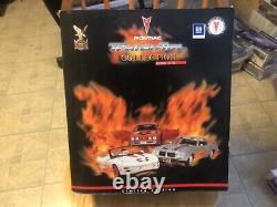 Ensemble de 3 Pontiac Trans Am 1969 1979 1999 Collection 118 Jouets moulés sous pression Toys R Us 30e