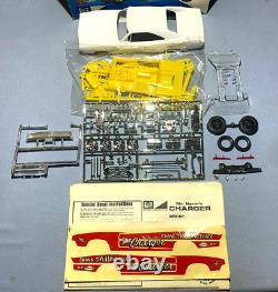 Mpc 1969 Dodge M. Norm Super Charger Funny Car Kit#714-200 Amt 1/25 Complet
<br/>
	<br/> (Note: 'complet' should have an acute accent on the 'e' in French)